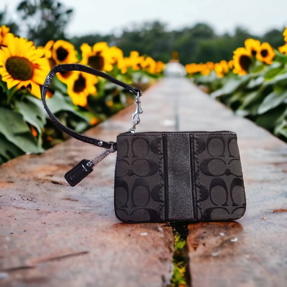 Coach Handbags - 🦋GiftBag👛💍Coach Western Chic Accesories Gift Bag